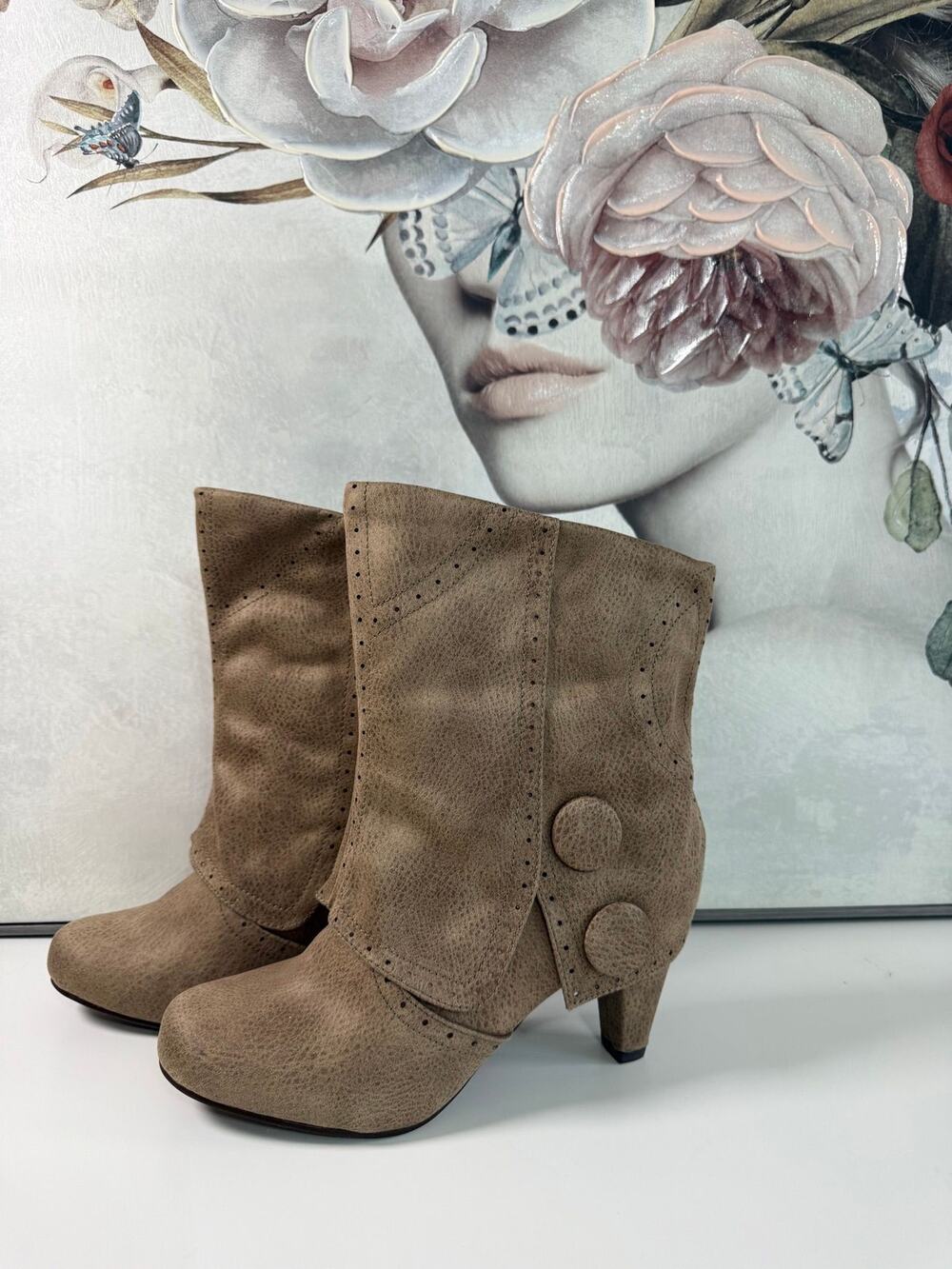 NOT RATED BOOTS, size 8.5